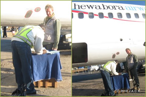 bonobo transfer sponsored by Hewa Bora Airways bonobo "check-in" - transfer sponsored by Hewa Bora Airways
